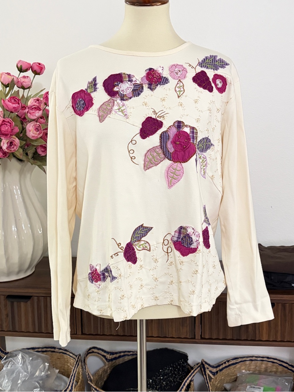 Bechamel Cream Long-Sleeve Floral Appliqué Tee